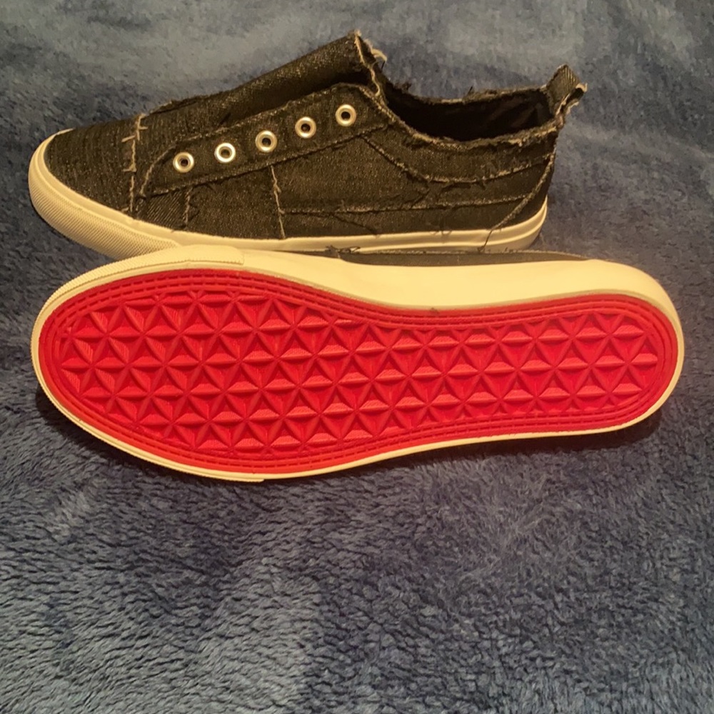 Shoes - Picture 2 of 3